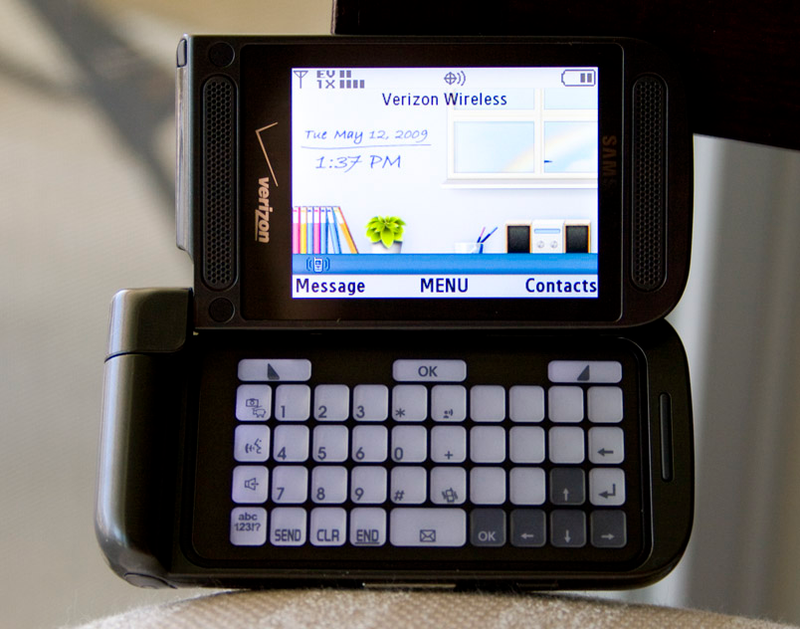 Illustration for article titled Samsung Alias 2 E-Ink Flip Phone Review